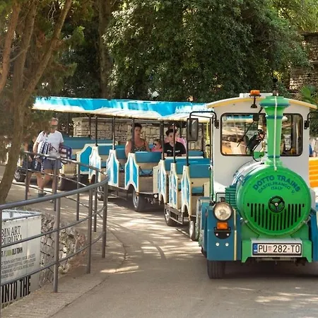 Noemi With A Direct View