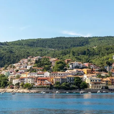 Noemi With A Direct View * Rabac