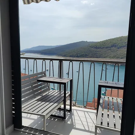 Noemi With A Direct View Rabac