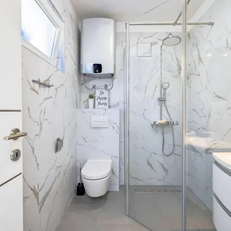 Noemi With A Direct View Apartman Rabac