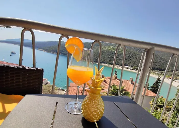 Noemi With A Direct View Appartement *