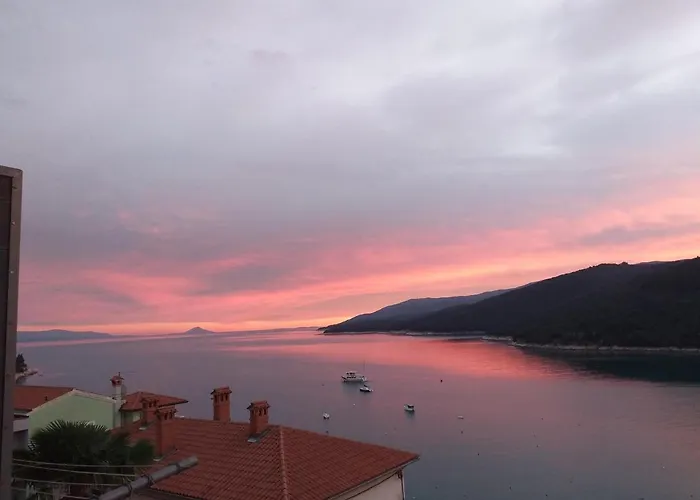 Noemi With A Direct View Appartement Rabac