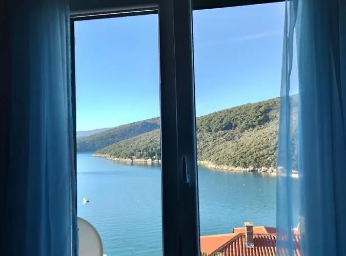 Noemi With A Direct View Appartement Rabac