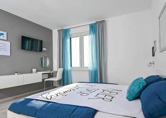 Noemi With A Direct View * Rabac