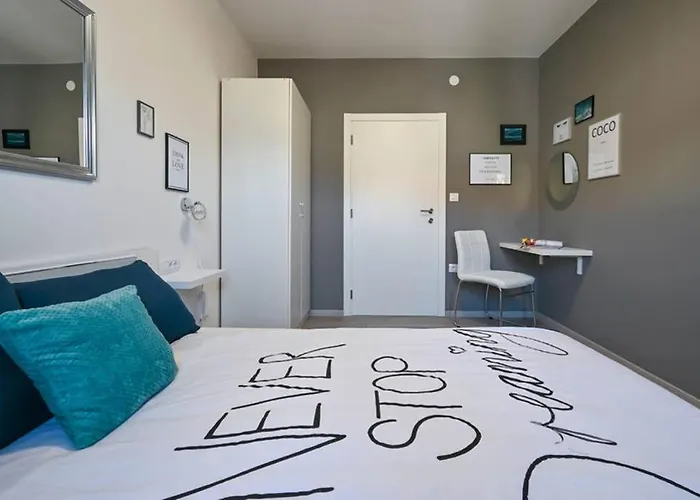 Noemi With A Direct View *