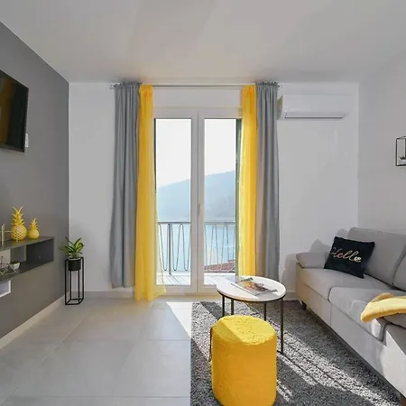 Apartment Noemi With A Direct View