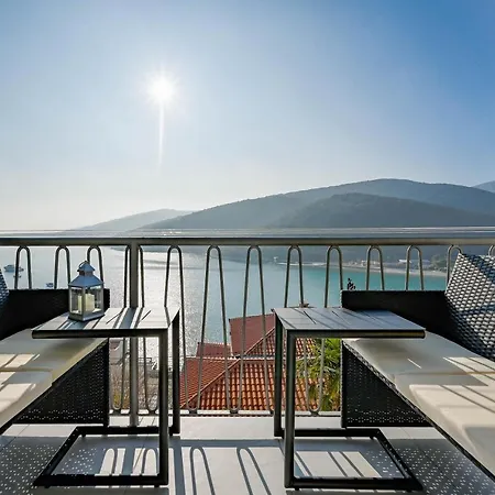 Noemi With A Direct View * Rabac