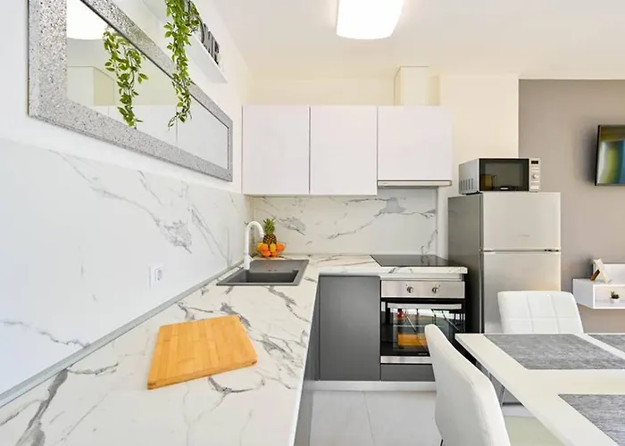 Noemi With A Direct View *