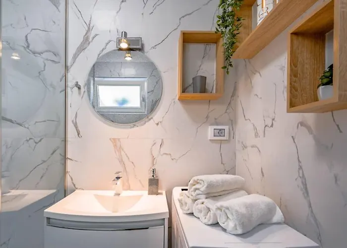 Noemi With A Direct View 아파트 라벡