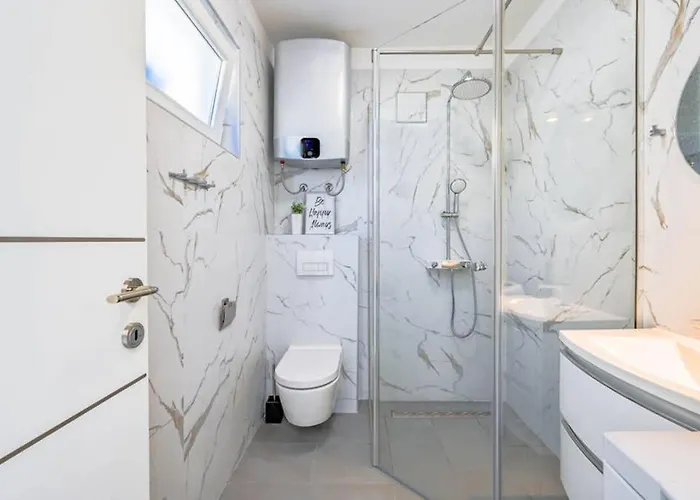 Noemi With A Direct View 아파트 라벡